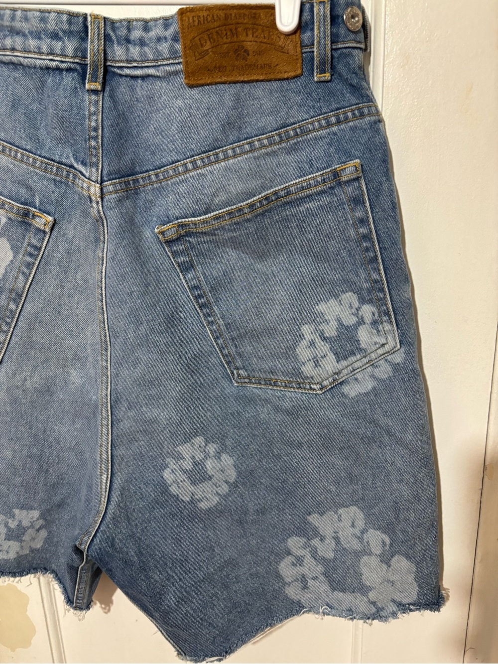 DENIM TEARS JEAN SHORTS MENS 100% AUTHENTIC. - Picture 12 of 16